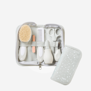39458-Neceser de Aseo para bebé gris Saro