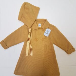 5157-ABRIGO-PUNTO-MOSTAZA-BB-PARDOS-scaled-1.jpg Abrigo punto con capota mostaza BB Pardos